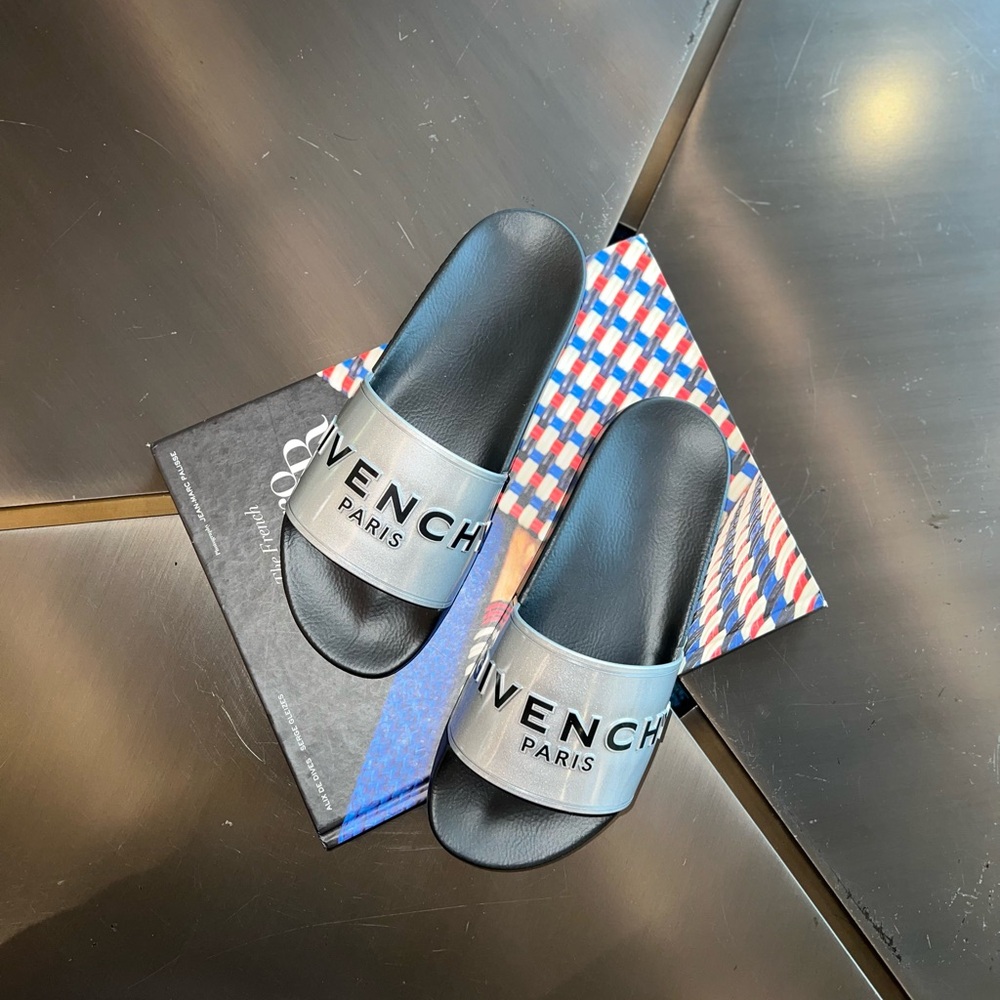 Givenchy Men's Pool Slides - Picture 3 of 4
